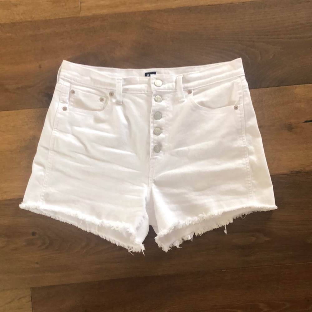 GAP White denim shorts size 8/29